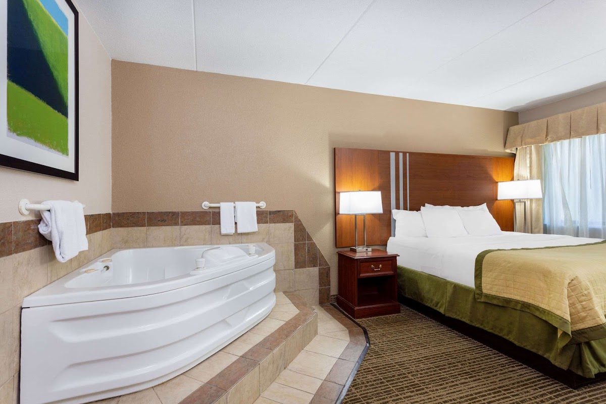 Baymont by Wyndham Elkhart photo 2