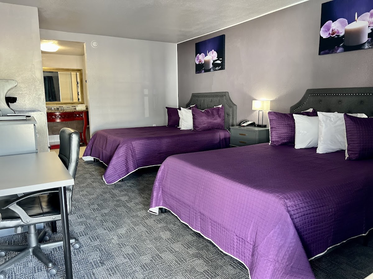 R Nite Star Inn & Suites photo 2