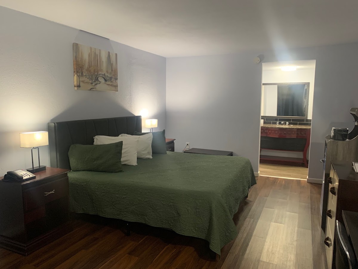 R Nite Star Inn & Suites photo 3