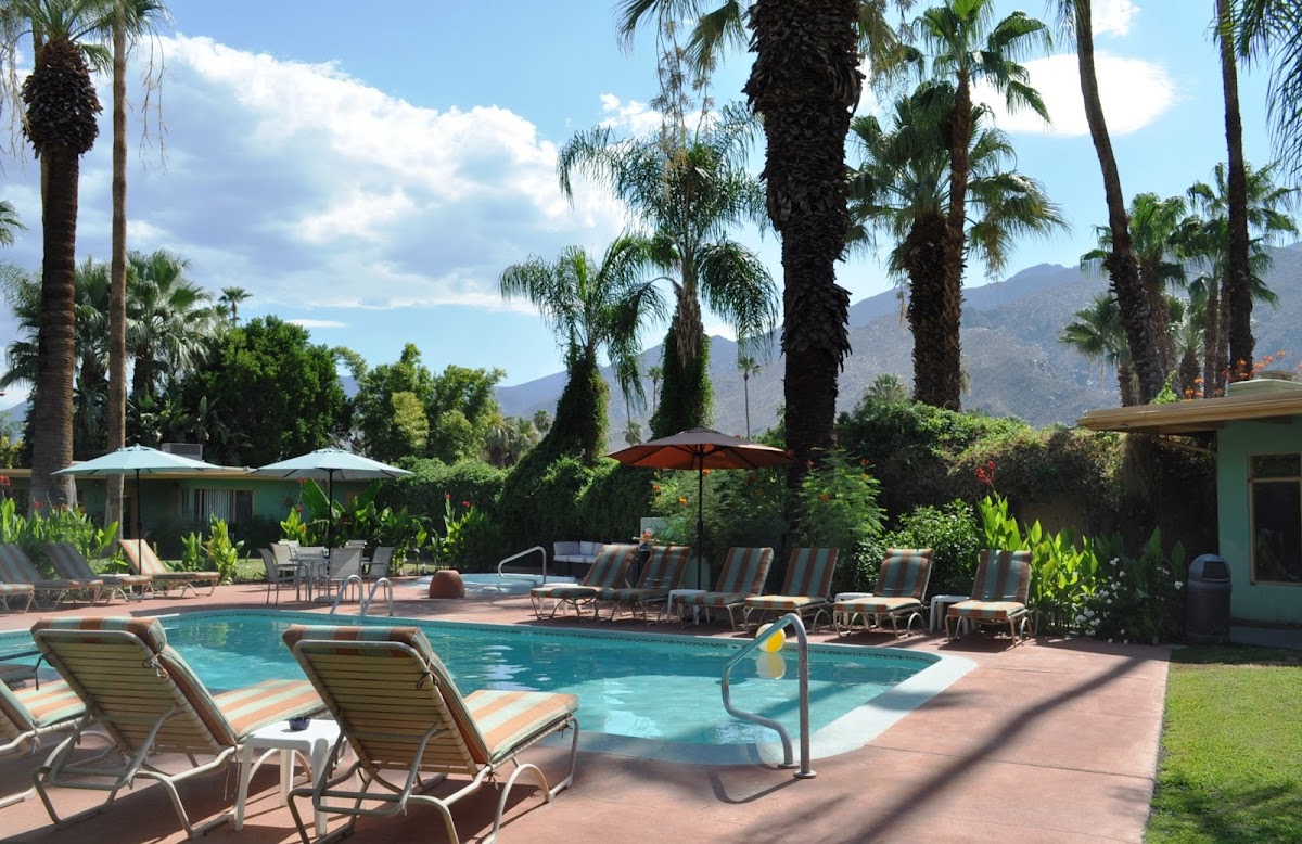 Vista Grande Resort - A Gay Men's Resort