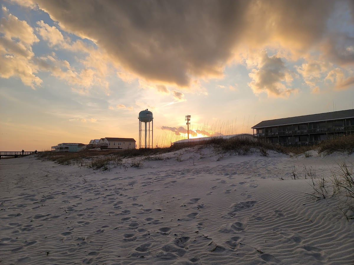 Jolly Roger Inn & Pier photo 2