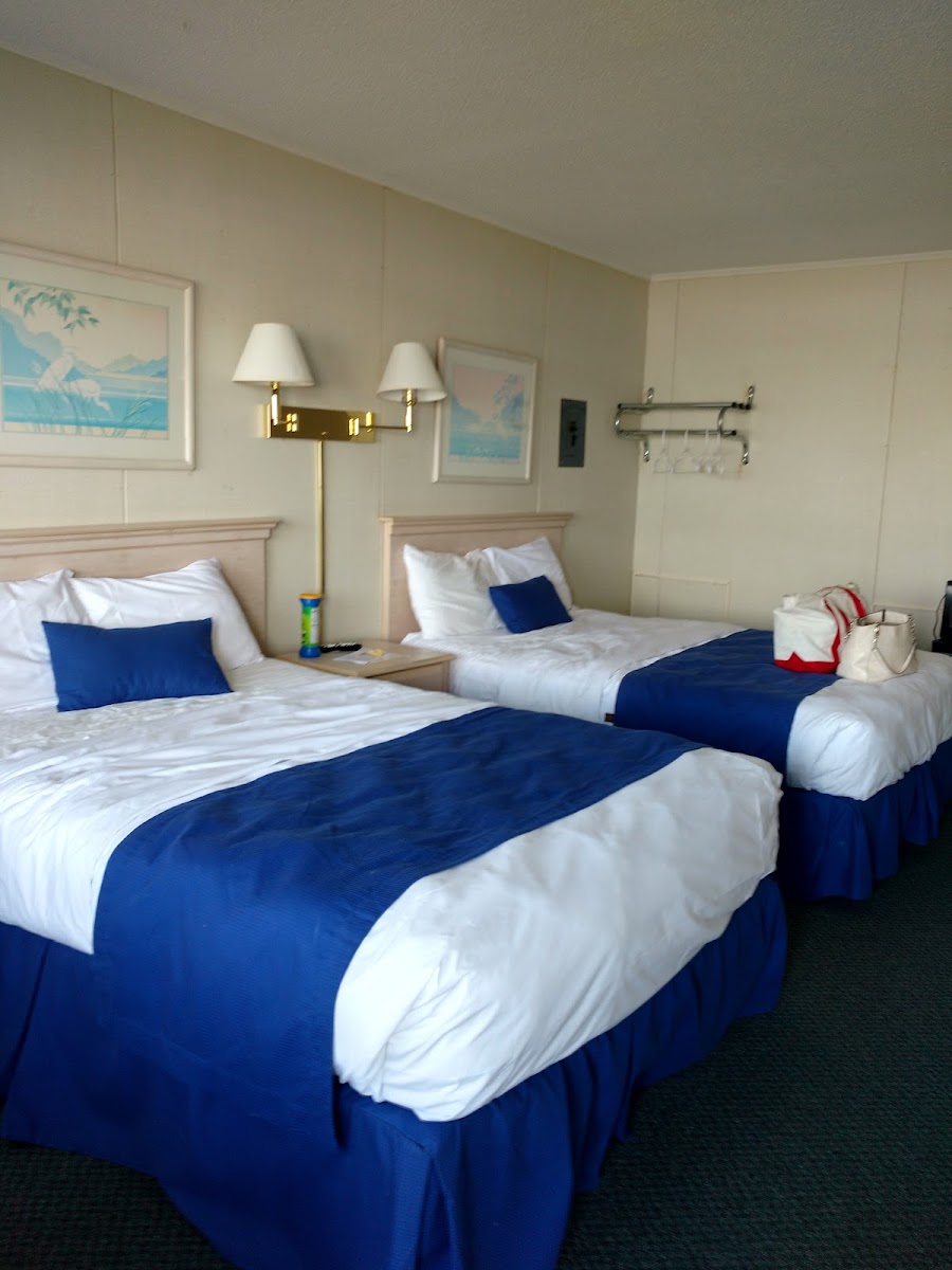Jolly Roger Inn & Pier photo 3
