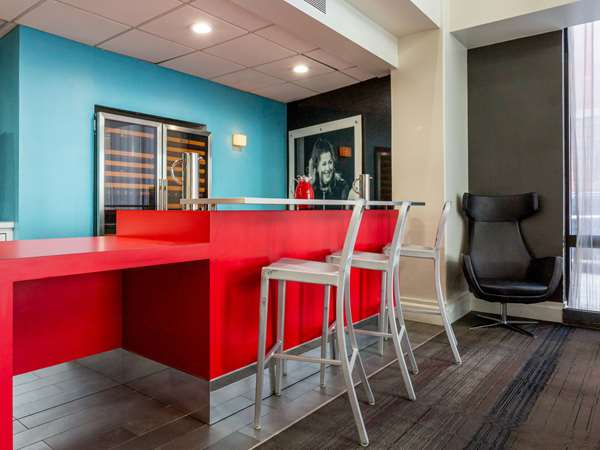 Comfort Inn & Suites Baltimore Inner Harbor photo 3