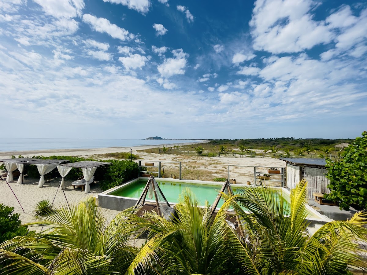 Casa UwU | Villas / Beach Club