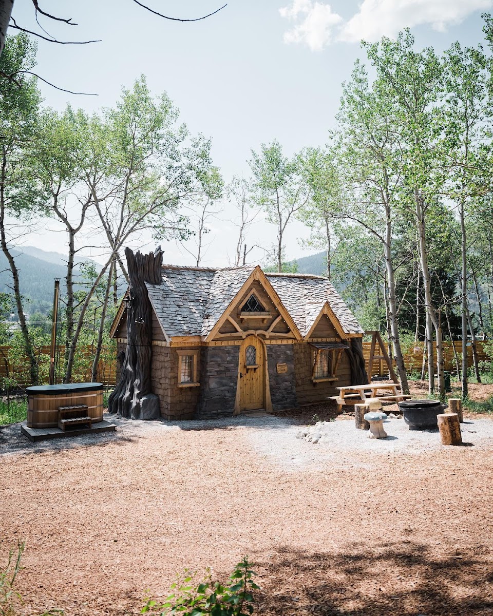 Charmed Resorts Crowsnest Pass