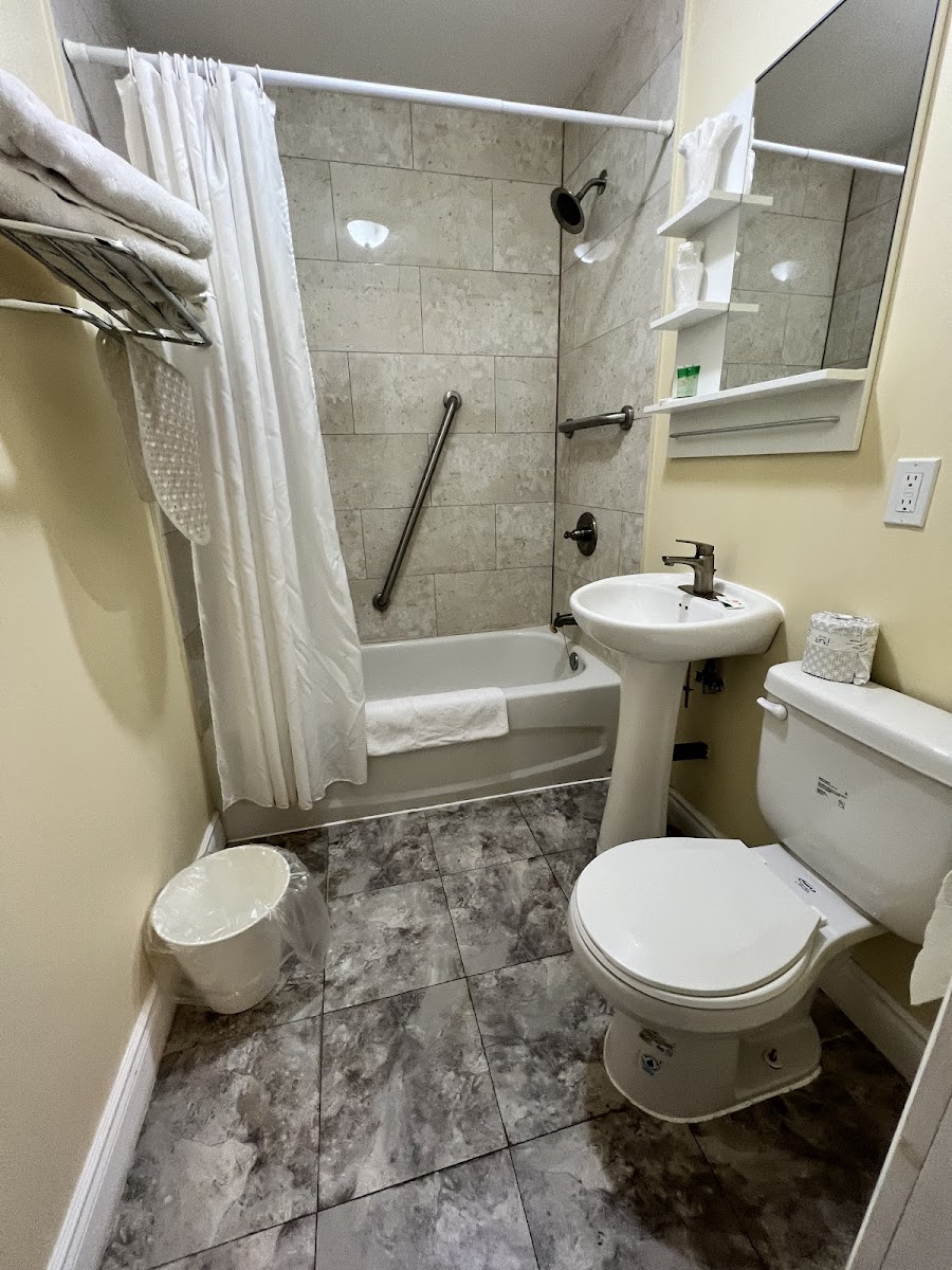 North Shore Wayside Inn photo 3