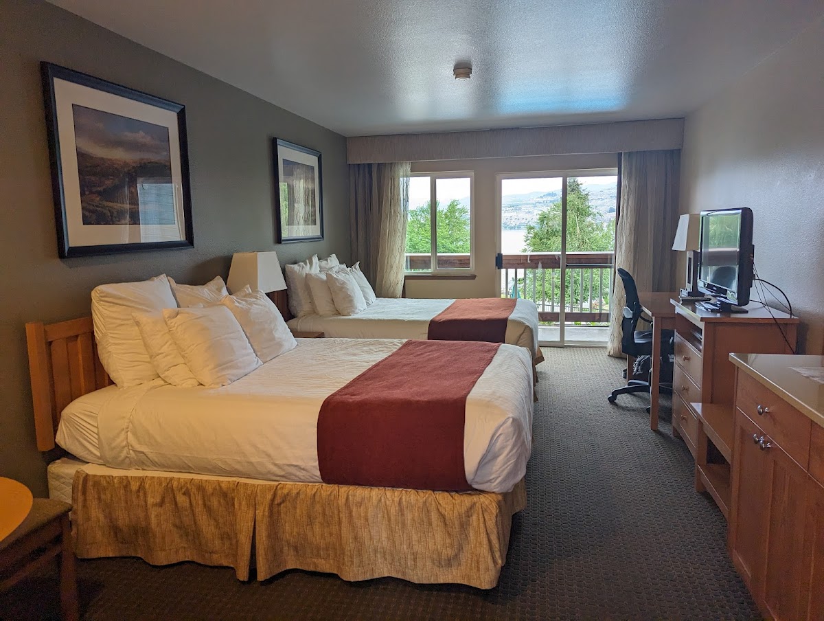 Lakeside Lodge & Suites photo 2