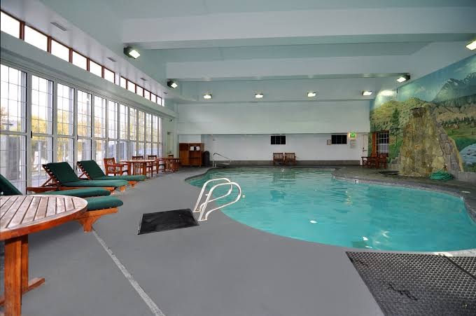 Lakeside Lodge & Suites photo 3