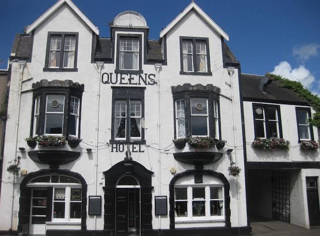 Queen's Hotel & Pub