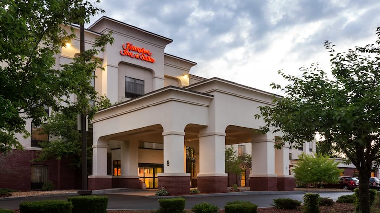 Hampton Inn & Suites Manchester-Bedford