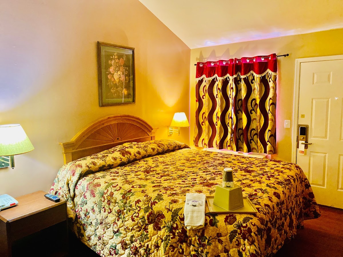 Payless Inn photo 2