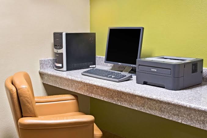 Red Lion Inn & Suites IAH Airport East photo 3