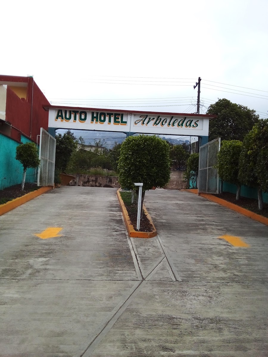 Auto Hotel arboledas