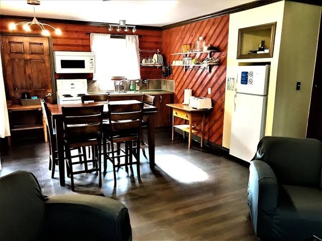 Hush Lodge & Cottages photo 3