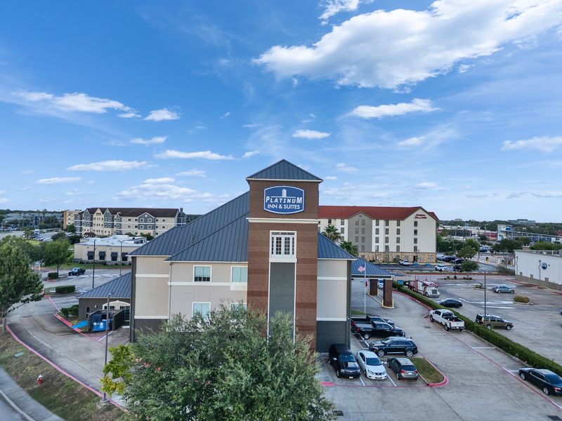 Platinum Inn & Suites Webster