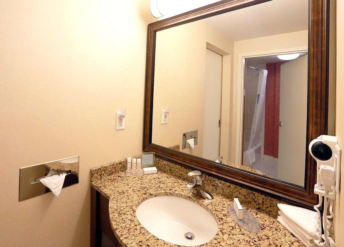 Hampton Inn & Suites by Hilton Laval photo 3