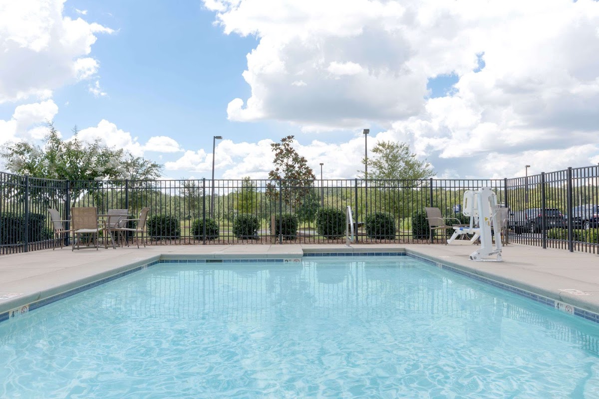 Microtel Inn & Suites by Wyndham Ozark photo 3