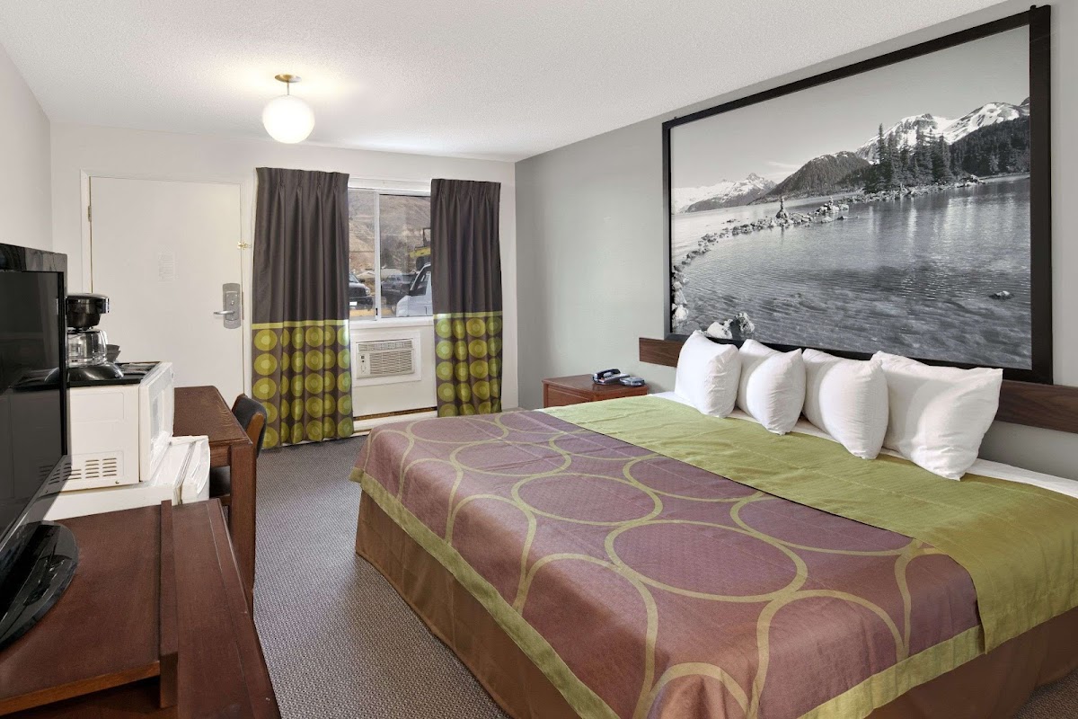 Super 8 by Wyndham Kamloops East photo 2
