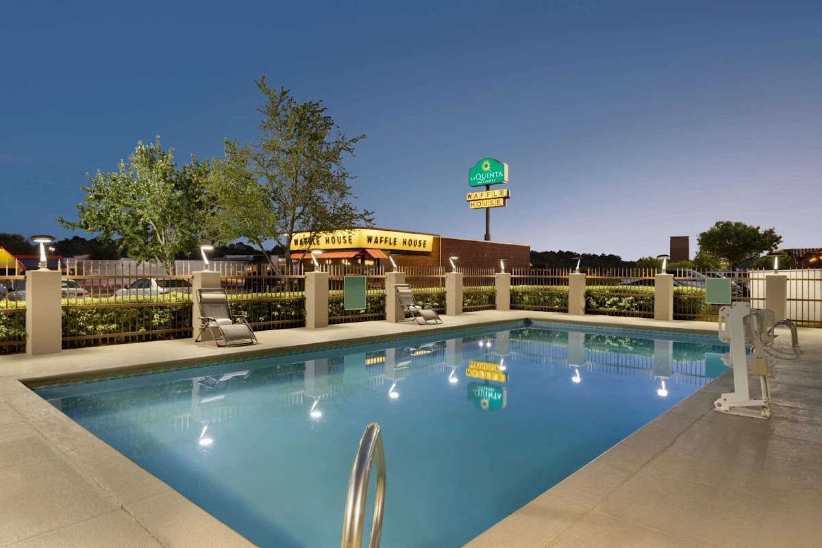 La Quinta Inn & Suites by Wyndham Dothan photo 3