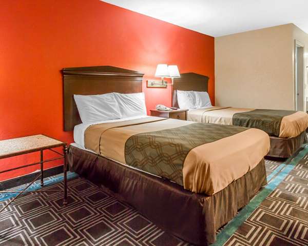 Econo Lodge Lanett photo 3
