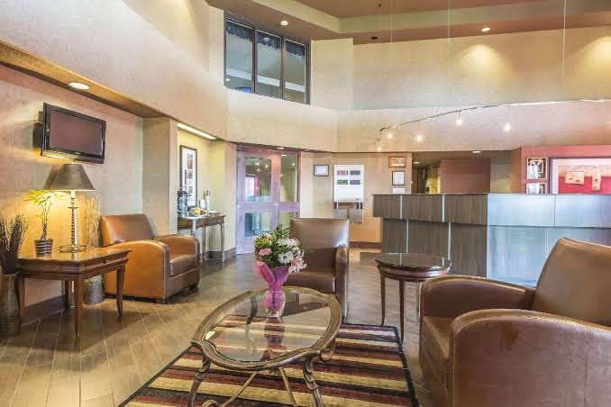 Quality Suites Whitby photo 2