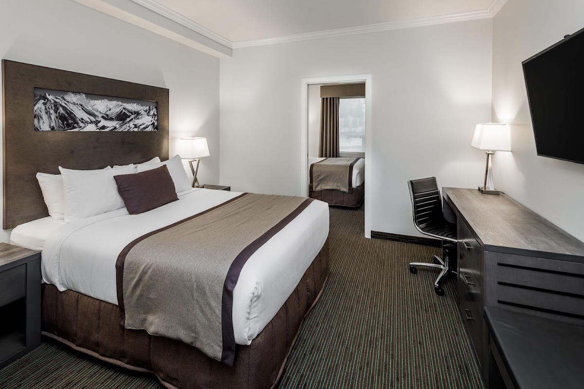 Ramada by Wyndham Revelstoke photo 2