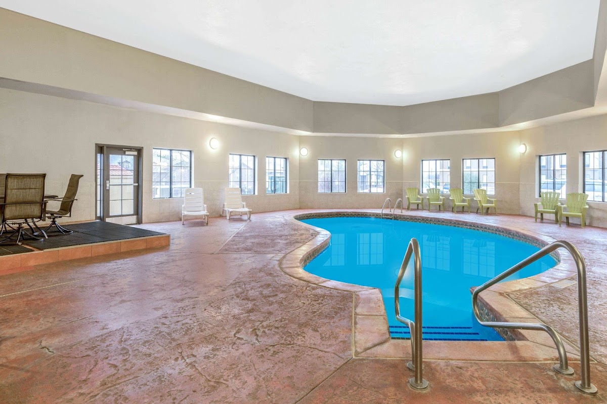 La Quinta Inn & Suites by Wyndham Oklahoma City -Yukon photo 3