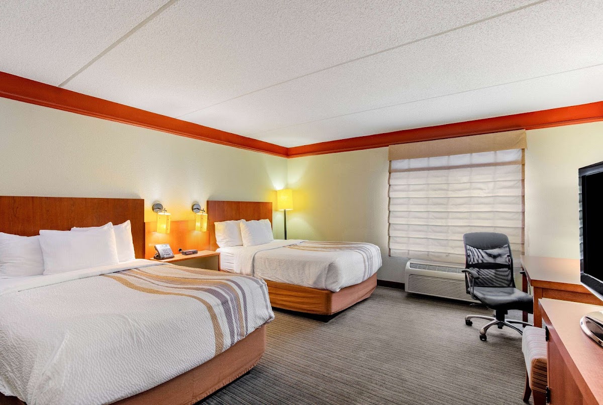 La Quinta Inn & Suites by Wyndham Raleigh/Durham Southpoint photo 2