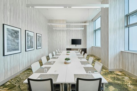 Element Vancouver Metrotown photo 2