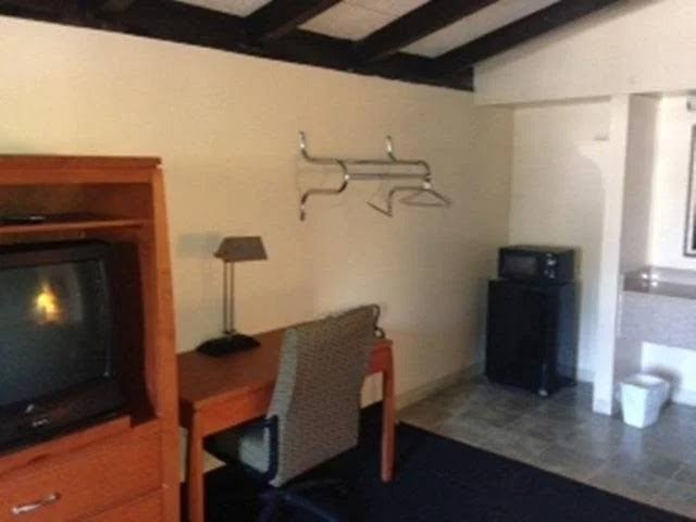 Budget Inn Madison photo 2