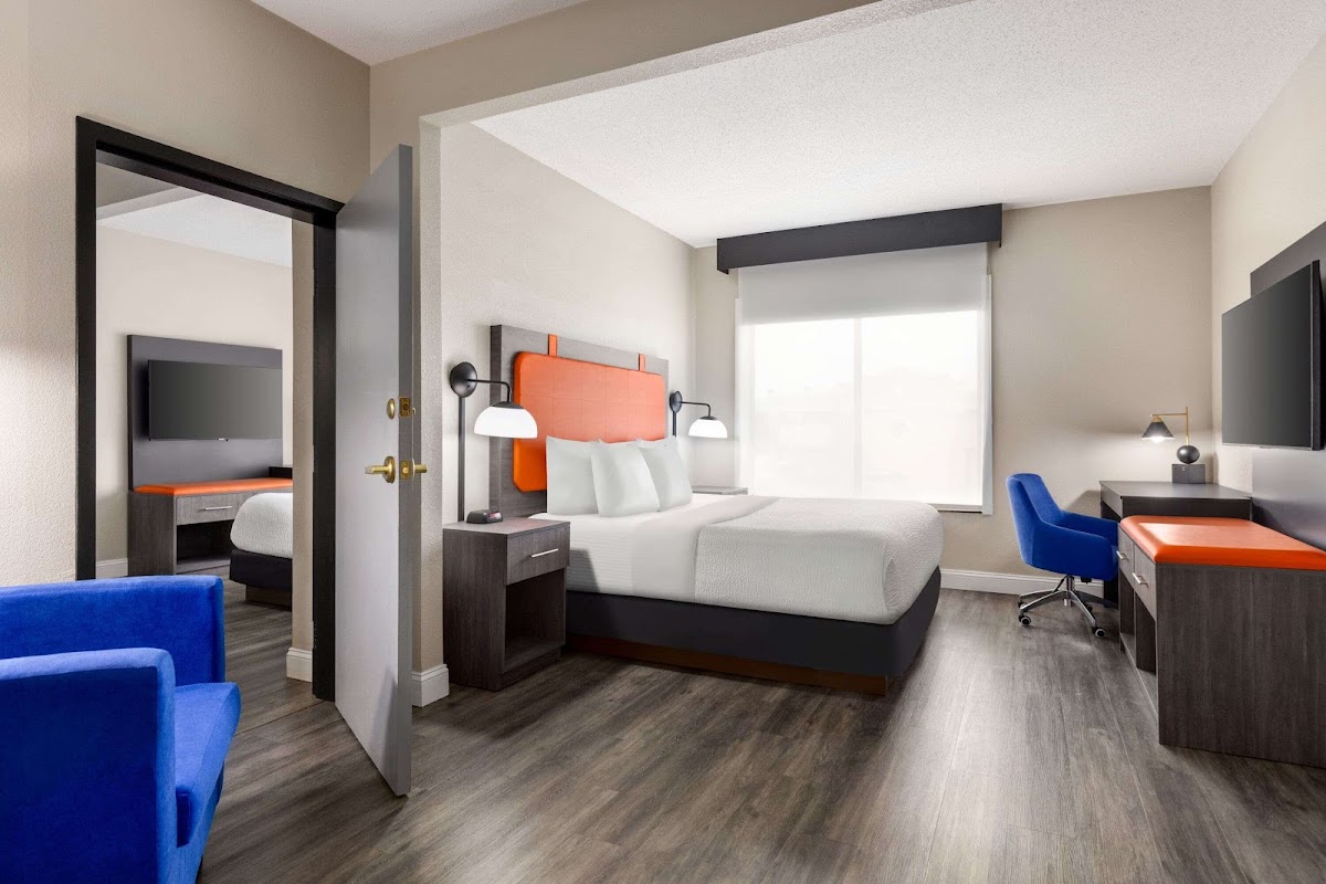 La Quinta Inn & Suites by Wyndham Mt. Laurel - Philadelphia photo 2