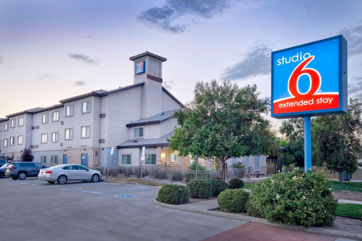 Studio 6 Bakersfield, CA