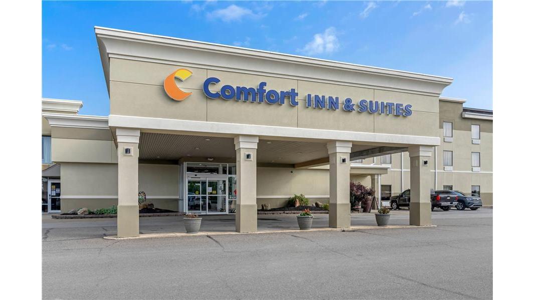 Comfort Inn & Suites Triadelphia - Wheeling