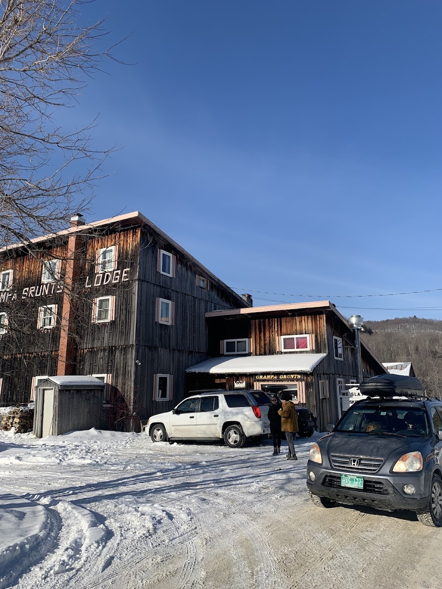 Grampa Grunts Lodge