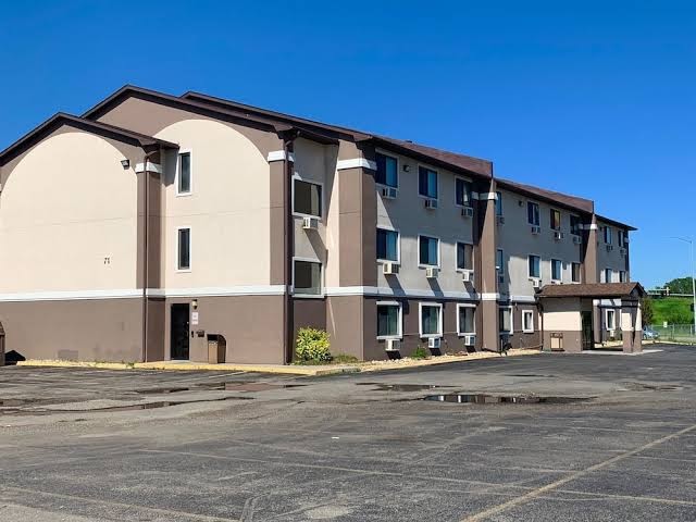 Boarders Inn & Suites by Cobblestone Hotels - Waterloo/Cedar Falls