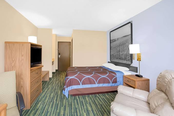 Boarders Inn & Suites by Cobblestone Hotels - Waterloo/Cedar Falls photo 2