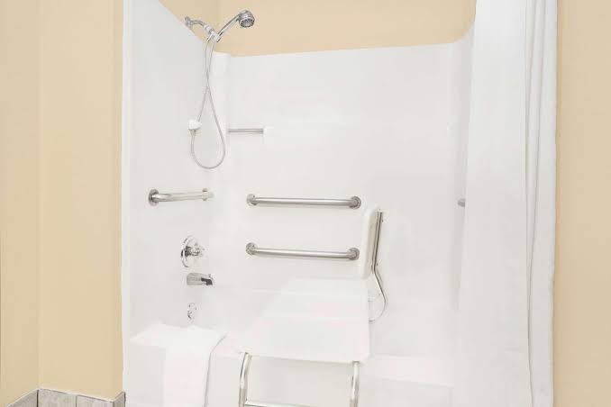 Boarders Inn & Suites by Cobblestone Hotels - Waterloo/Cedar Falls photo 3