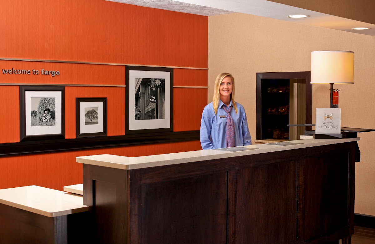 Hampton Inn & Suites Fargo Medical Center photo 3