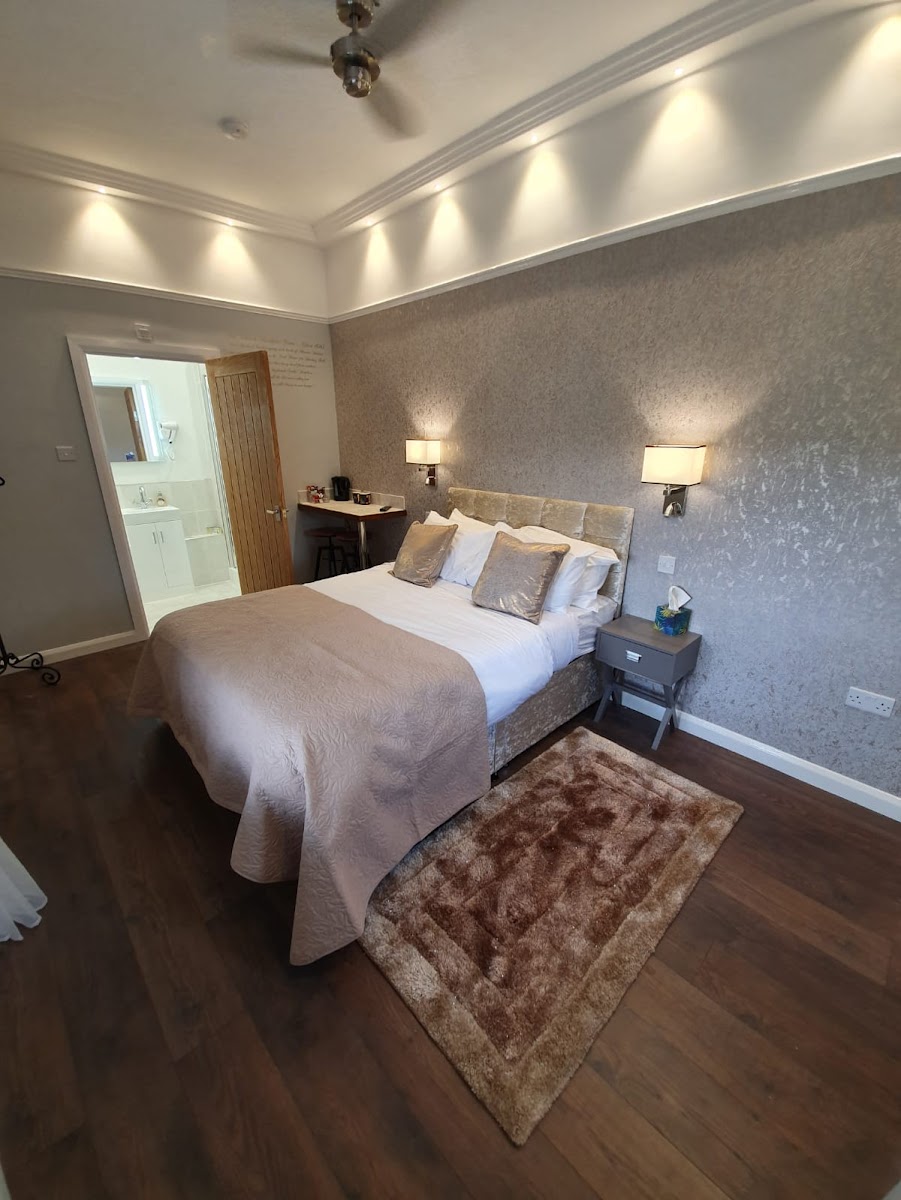 Old Thatch Bambers Green Luxury Guest House photo 2