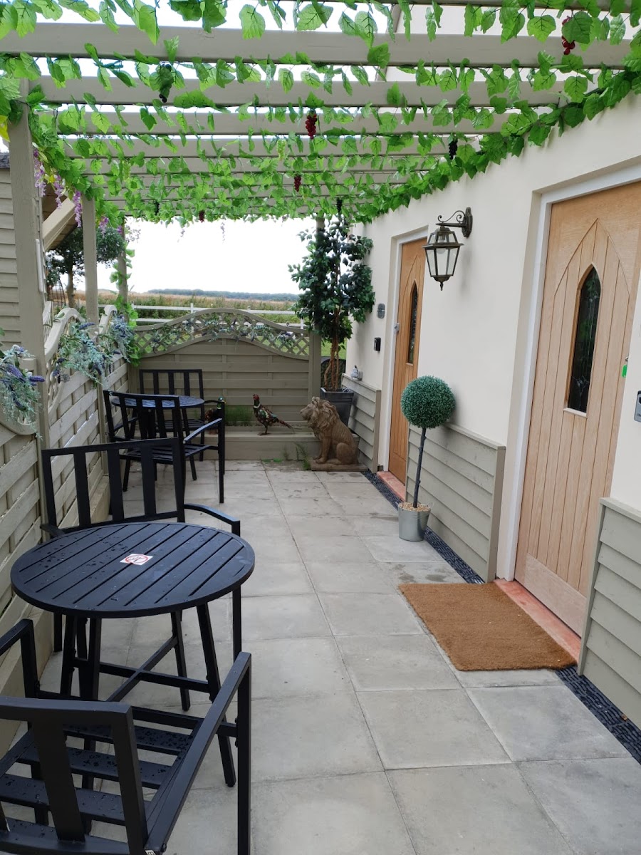 Old Thatch Bambers Green Luxury Guest House photo 3
