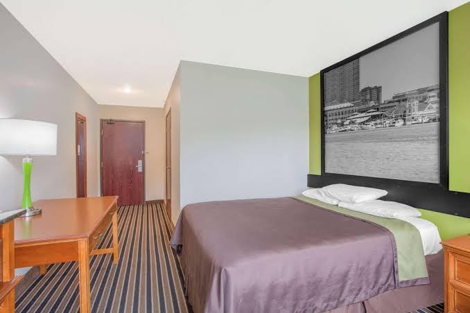 Super 8 by Wyndham South Boston VA photo 3