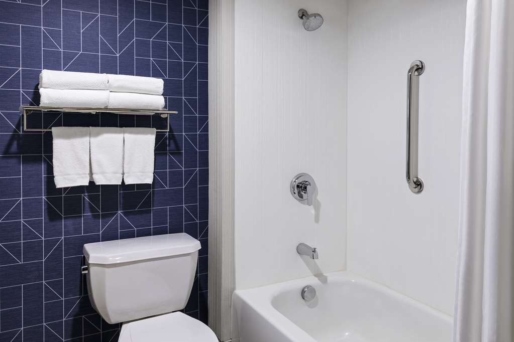 Spark by Hilton Denver International Airport photo 3