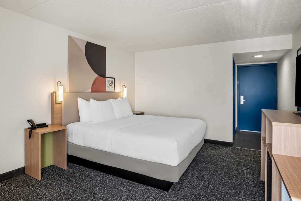 Spark by Hilton Stevensville photo 2