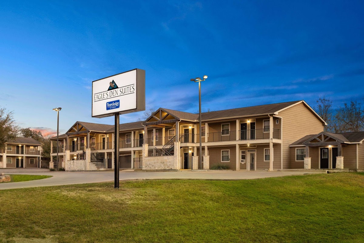 Eagle's Den Suites Three Rivers a Travelodge by Wyndham