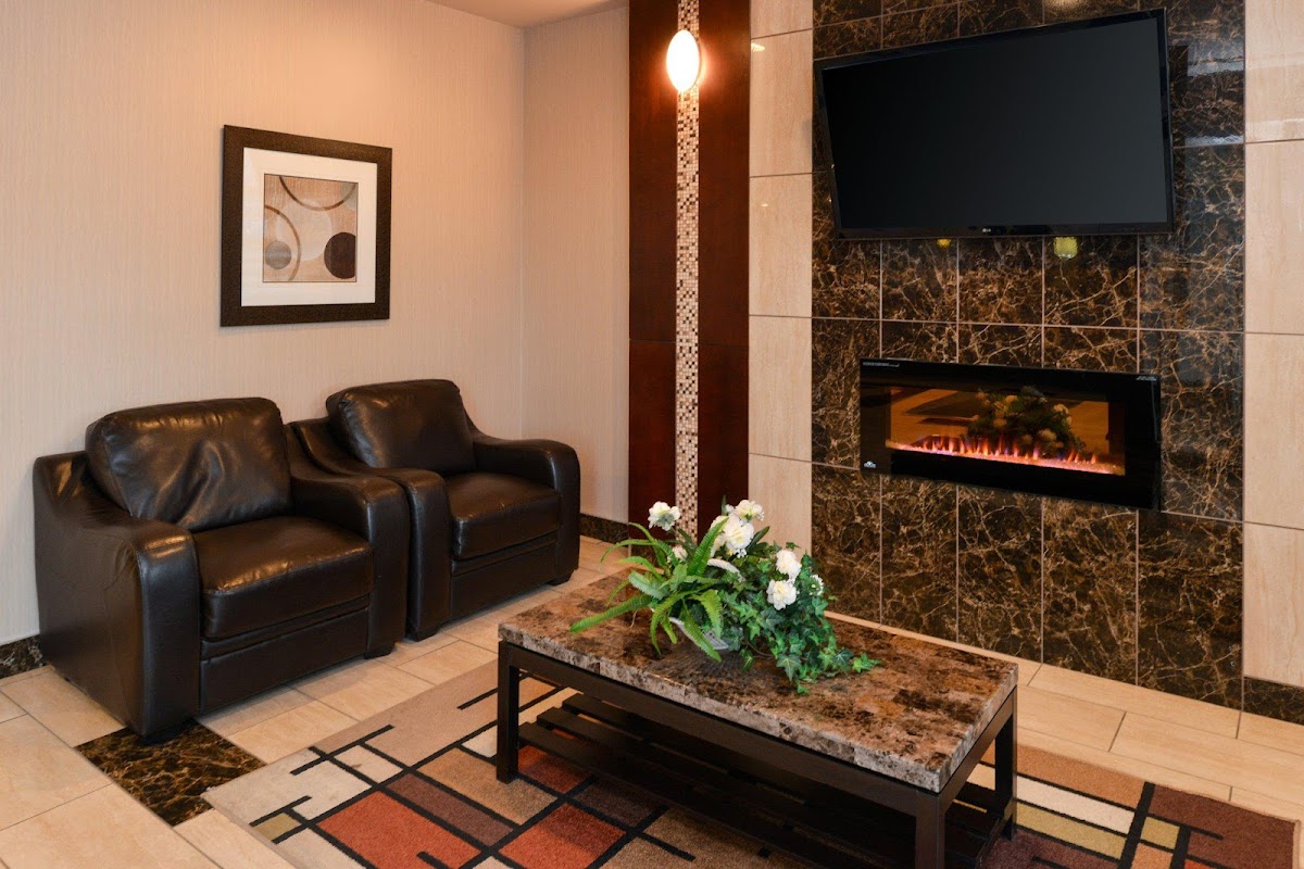 Holiday Inn Express & Suites Edmonton North by IHG photo 3