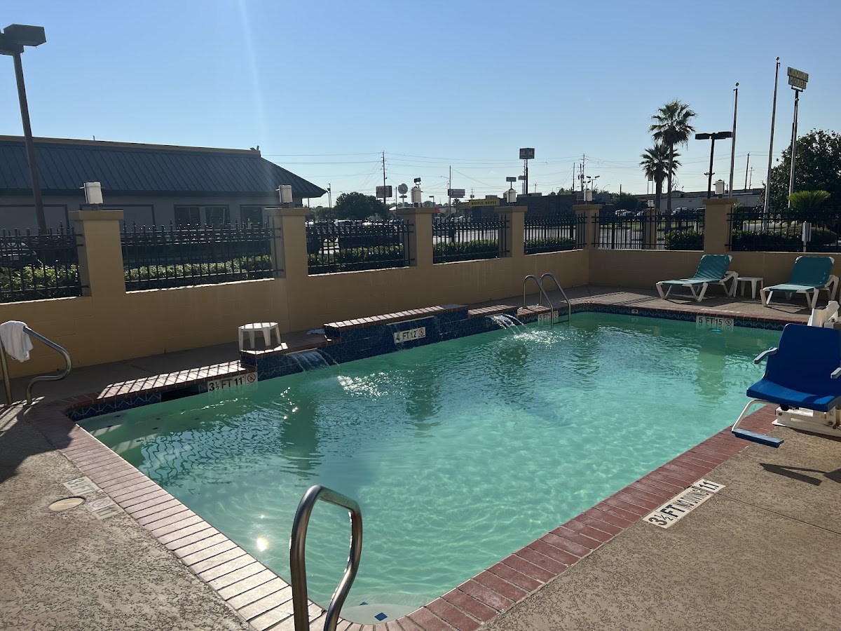 Comfort Suites Baytown I - 10 photo 3