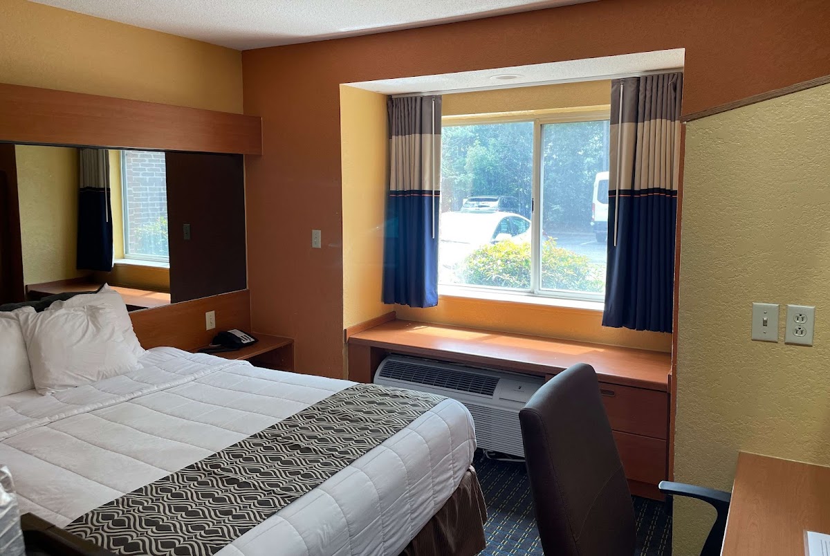 Microtel Inn & Suites by Wyndham Newport News Airport photo 3