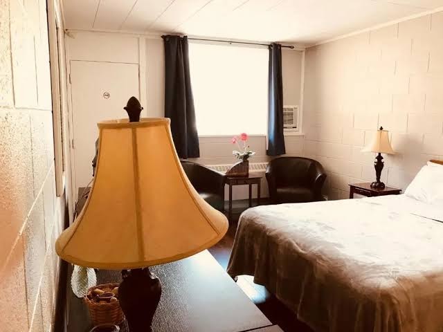 Manitou Motor Inn photo 2