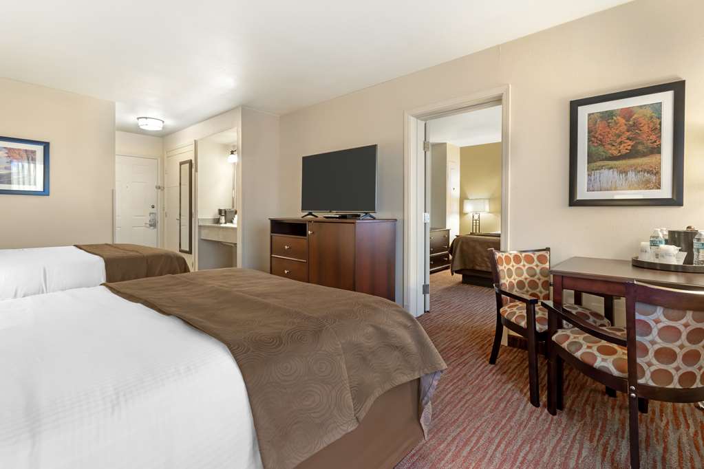 Best Western Plus Concord Inn photo 2