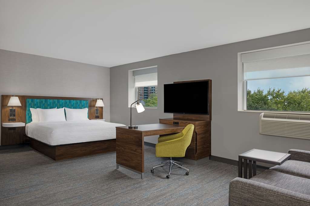 Hampton Inn & Suites by Hilton Toronto Downtown photo 2